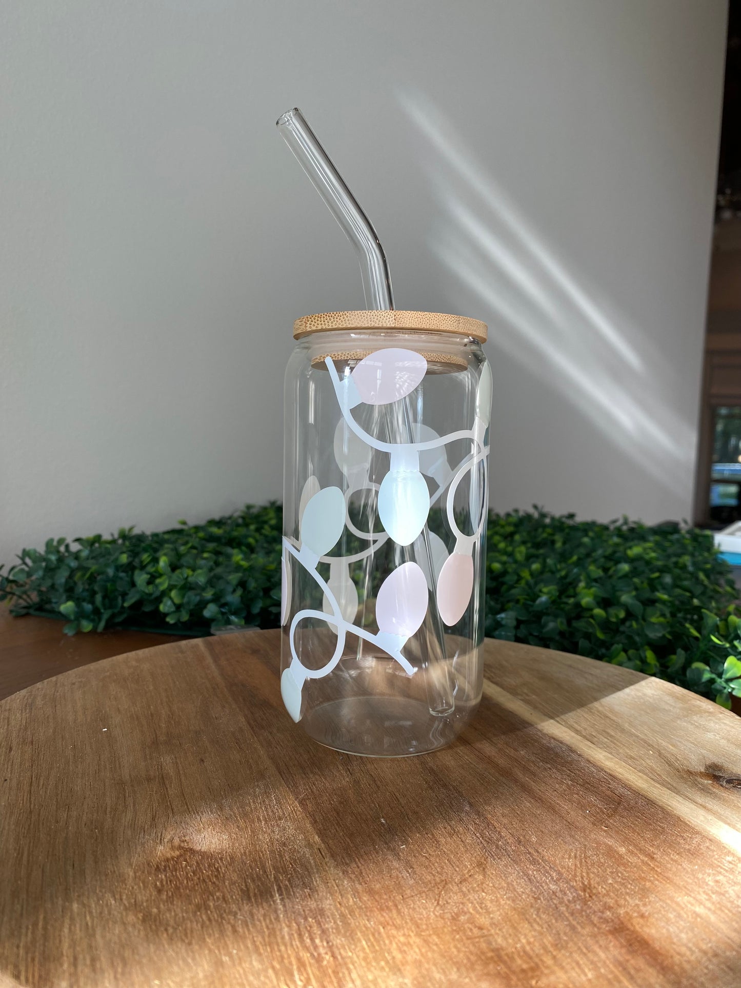 Red/Green Color Changing Christmas Lights, Clear Beer/Soda Can shaped 16 oz Glass with lid and straw